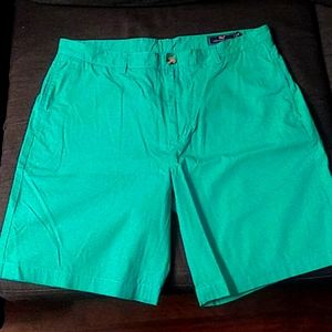VINEYARD VINES GREEN SHORTS SIZE 36